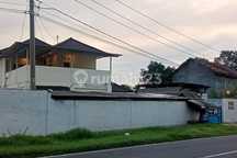 Rumah Buleleng Raya Seririt - Gilimanuk, Bali - Strategis dan Komersial Area.