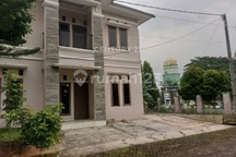 Hunian Bagus Posisi Hook Gading Park Waringinkurung