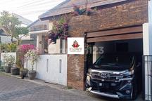 For Sale / Rent Private Villa Furnish in Mainroad Canggu Bali