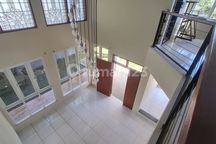 Rumah 2 Lantai Nyaman Asri di Budisari Setiabudi Bandung