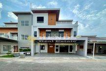 Rumah Mewah 3 Lantai Semi Furnished Siap Renovasi Beverly Green