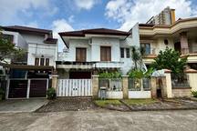 Rumah Asri Hadap Taman Cinere Dekat Lebak Bulus