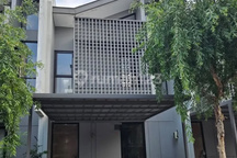 Rumah Semi Furnished di Cluster O2 Deket Living Mall