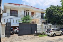 Rumah Hoek Sunrise Garden Kedoya 2 Lantai Luas Bebas Banjir 20x25