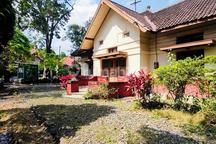 Rumah Hook Luas di Pusat Kota Malang Dekat Ijen Boulevard - LT 639 M²