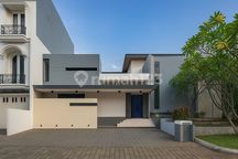 Rumah Mewah dengan kolam Emerald Cove Gading Serpong