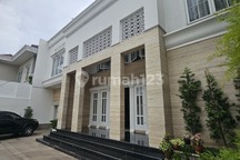 Rumah 2 Lantai di Kemang Jakarta Selatan