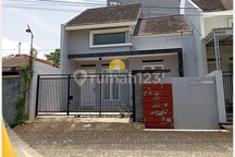 Turun Harga Rumah Bangunan Baru Tengah Kota Dekat Sekolah dan Rumah Sakit