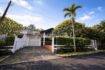 Rumah Kokoh 1 Lantai Luas 375 di Dalam Komplek Mega Cinere