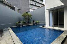 DISEWAKAN RUMAH MEWAH dg KOLAM RENANG PPRIBADI DI ROYAL RESIDENCE