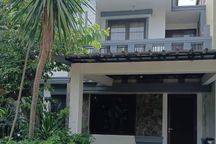 Rumah Bagus Semi Furnish di Perumahan The Green, Bsd