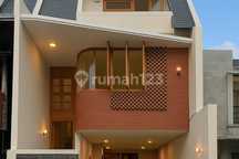 Rumah Baru 4,5 Lt dengan Style Modern-Natural-Tropisdi Rawamangun-Cipinang.