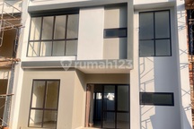 Dijual Rumah 2lantai Lokasi Strategis Ditengah Kota 