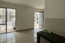 Disewa 2+1 Bedroom Rumah Pik 2 Ukuran 6×10 2 Lantai Kosong / Unfurnished