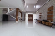 Dijual Rumah Mewah Di Jalan Kasepuhan Atau Merdeka Cirebon