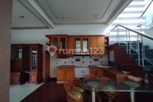 Disewakan Rumah Bagus 2 Lantai Di Pusat Kota Cirebon