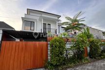Rumah 2 Lantai Lingkungan Nyaman di Mumbul Nusa Dua Dekat Tol