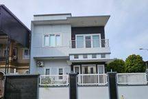 Dijual rumah mewah 3 lantai daerah cengkareng posisi hook