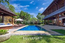 Vila Mewah Hak Milik di Golden Triangle Seminyak - Peluang Investasi Premium