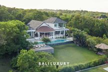 Villa Mewah 4 Kamar Tidur dengan Pemandangan Laut yang Spektakuler