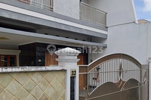 Disewakan Rumah Mewah,3Lantai, Furnished, Ac, Kitchen Set Dll di Sario.