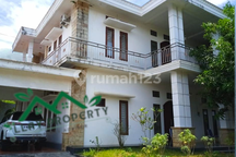 Rumah Mewah Menarik Harga Bersaing, Lt 384, Halaman Luas Di Taman Sari