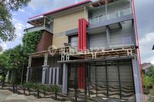 Rumah 4 Lantai Lokasi Strategis 