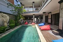 Villa Komersial 9 Kamar Kolam Renang 5X8 Dekat Pantai Disewakan