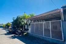 Disewakan KANTOR BENTUK RUMAH Surabaya timur