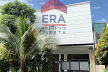 Rumah 2 Lantai Taman Ratu Posisi Tanah Ngantong Siap Huni