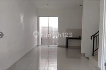 Rumah 2 Lantai Green Puri Dekat Green Lake Bebas Banjir