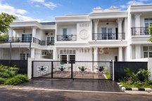 Dijual Rumah Gaya Klasik Eropa Komplek Megapolitan Cinere