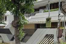 Dijual Rumah Mewah Strategis Jalan Embong Kenongo
