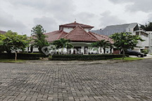 Rumah Strategis Bebas Banjir Garasi Luas Di Bsb Semarang