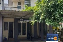 Disewakan Rumah 2.5 Lantai Rapih Siap Huni di Legenda Wisata Cibubur