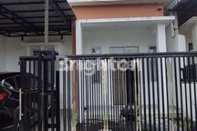 Rumah Terawat 2 Lantai Di  Arengka Permata Tengah Kota