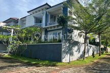 Rumah Furnished View di Candi Golf Semarang. Dekat Sekolah Bina Bangsa, Dekat Mondial, Dekat Pusat Perbelanjaan, Dekat Universitas, Dekat Rumah Sakit, Dekat Chinese Resto.