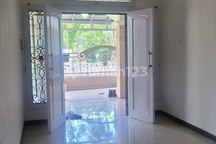 Rumah Siap Huni, Dekat Pusat Perbelanjaan, Bebas Banjir,Kantor Mess