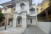 Murah, Dekat LRT Harjamukti & Tol, Rumah 2 Lantai, Baru Renovasi