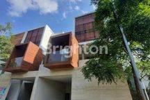 Rumah 3 Lantai Semi.furnished Siap Huni Di Tidar