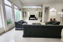 Disewakan Murah Rumah Bagus Di Kota Solo Dekat Pasar Gede, Solo