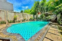 Rumah Furnish SHM Private Pool Taman Luas Depan Belakang 10 Menit Exit Tol Sentul City, Bogor