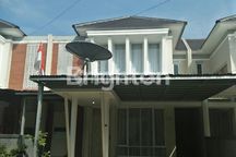 Rumah Moderen Bersih Terawat