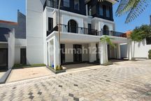 Rumah Baru 3 Lantai Siap Huni
