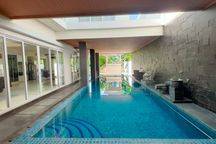 Rumahextra Pool Modern View Golf Citraland Dekat Graha Family Surabaya