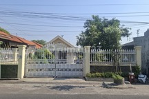 Dijual Rumah Lokasi Jalan Raya Petemon Surabaya