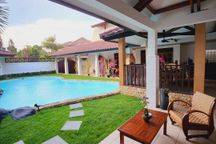 Dijual Rumah Mewah 2 Lantai Lengkap Private Pool Lokasi Dekat Pakuwon Surabaya