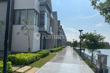 Disewakan Rumah Pik2 2Lt Uk 10X15 View Danau Semi Furnish