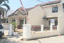 Rumah 2 Lantai Sudah Renovasi Unfurnished SHM Dekat Tol Jatinangordi Komplek Griya Jatinangor 2, Jalan Palem Raya Blok B 7 Rt4 Rw14, Sumedang