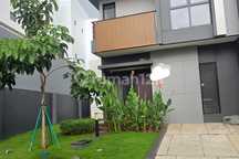 Disewakan Rumah Cantik di Sumarecon Crown Gading